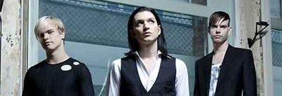 Steve Forrest, Brian Molko és Stefan Olsdal Steve Forrest, Brian Molko és Stefan Olsdal